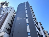 グランパセオ蒲田3 青空を背景にした現代的なマンション外観