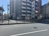 グランパセオ蒲田3 前面道路から見たモダンな外観の建物