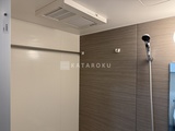 グランパセオ蒲田3 浴室暖房乾燥機付きの落ち着いた色合いのバスルーム