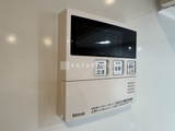 ワンルーフレジデンス中野 リンナイ製給湯器の操作パネルと液晶ディスプレイ