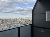 ワンルーフレジデンス中野 高層階から見た都心の街並みと開放的な窓からの眺望