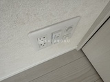 ロスアルコス千駄木 天井に設置されたコンセントとスイッチパネル