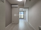 ロスアルコス千駄木 明るい印象の洋室から玄関へ向かう通路の様子