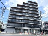 シーズンフラッツ大森北三丁目 街並みに調和したモダンな外観の共有施設付き集合住宅
