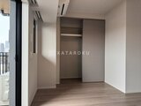 シーズンフラッツ大森北三丁目 大きな窓から採光の入る開放的な1K空間とクローゼット