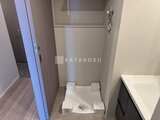 シーズンフラッツ大森北三丁目 洗濯機置き場を備えたゆとりのある浴室周辺の様子