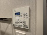 シーズンフラッツ大森北三丁目 浴室暖房乾燥機の操作パネルと時刻表示の様子