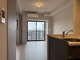 シーズンフラッツ大森北三丁目 キッチンからリビングを通してバルコニーへ続く開放的な空間