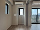 シーズンフラッツ大森北三丁目 明るい採光のバルコニーに面した開放的なリビングダイニング空間