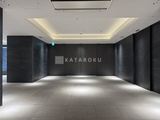 シーズンフラッツ大森西 黒を基調とした落ち着いた雰囲気の共用ホール空間