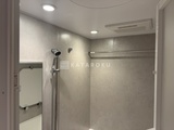 シーズンフラッツ大森西 明るく落ち着いた印象のシャワーブース付きバスルーム