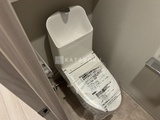 シーズンフラッツ大森西 温水洗浄便座付きのモダンなトイレ空間