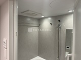 シーズンフラッツ大森西 浴室乾燥機付きの落ち着いたトーンのシャワーブース