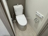 コンフォリア・リヴ大崎 温水洗浄便座付きの清潔感あるトイレ空間