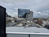 コンフォリア・リヴ大崎 建物の屋上から見た都市景観と周辺の高層ビル群
