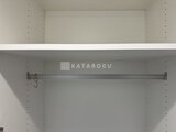コンフォリア・リヴ大崎 クローゼット内部の整理用ハンガーポール付きの収納スペース