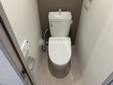 コンフォリア・リヴ大崎 温水洗浄便座付きの清潔感のあるトイレ空間