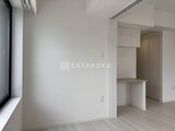 コンフォリア・リヴ大崎 明るい窓からの採光が心地よいキッチン付きリビング空間