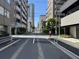 グランジット月島TOKYO BAY 建物に囲まれた開放的なアプローチから見た街並みの様子