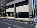 グランジット月島TOKYO BAY 街路から見たモダンなファサードの建物エントランス