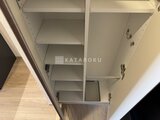 グランジット月島TOKYO BAY 複数の棚板が備わった白い収納棚の内部
