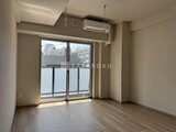 グランジット月島TOKYO BAY 明るい光が入るバルコニー付きのワンルーム室内