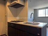 グランジット月島TOKYO BAY モダンなキッチンカウンター付きのオープンキッチン空間