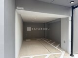 ドゥーエ三ノ輪3 開放的な間口のガレージ内部