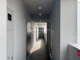 ドゥーエ三ノ輪3 廊下奥へ続くモダンな共用通路