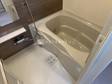 ドゥーエ三ノ輪3 浴槽と洗い場がゆとりを持つ配置のバスルーム