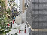 ACPレジデンス中野新橋 緑に囲まれた落ち着いた雰囲気のエントランスアプローチ