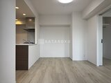 ACPレジデンス中野新橋 明るい印象のリビングダイニングと