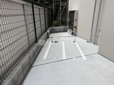 ACPレジデンス浅草 駐車スペースに引かれた白いラインが見える機械式駐車場