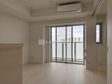 ACPレジデンス浅草 大きな窓から光が入る開放的なリビングダイニング空間