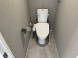 ACPレジデンス浅草 温かみのあるトイレ空間に温水洗浄便座を完備