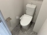 ジェノヴィア北千住 温水洗浄便座付きの清潔感のあるトイレ空間