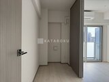 ジェノヴィア北千住 落ち着いた色合いの廊下から洋室と居室につながる間取り
