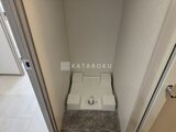ジェノヴィア北千住 洗濯機置き場のある落ち着いた印象の小スペース