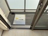 ジェノヴィア北千住 天窓から自然光が入る明るいバルコニー