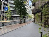 コンシェリア町屋 緑の潤いを感じられる開放的なエントランス広場