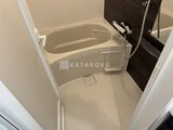コンシェリア町屋 浴槽と洗い場がゆとりよく配置されたバスルーム