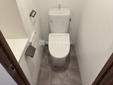コンシェリア町屋 温水洗浄便座付きのモダンなトイレ空間