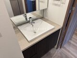 コンシェリア町屋 2つの白い洗面ボウルが並ぶ落ち着いた洗面台
