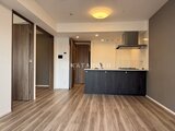 コンシェリア町屋 開放的なリビングダイニングと対面キッチンが一体となった明るい