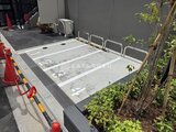 エスレジデンス入谷アレシア 駐車スペース3台分とグリーンが調和した外構の様子