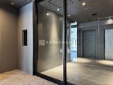 エスレジデンス入谷アレシア モダンなエントランスホールと落ち着いた色調の共用スペース