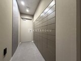 パークアクシス品川シーサイド モダンなタイル張りの玄関ホール、大型シューズボックス完備