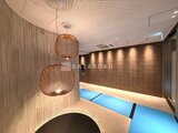 パークアクシス品川シーサイド モダンなペンダントライトが灯る共用廊下の様子
