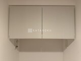 パークアクシス品川シーサイド 洗面室の上部に設置された収納たっぷりの鏡付き洗面台