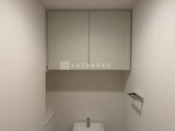 パークアクシス品川シーサイド 洗面台上部に鏡付き収納を備えたコンパクトな洗面スペース